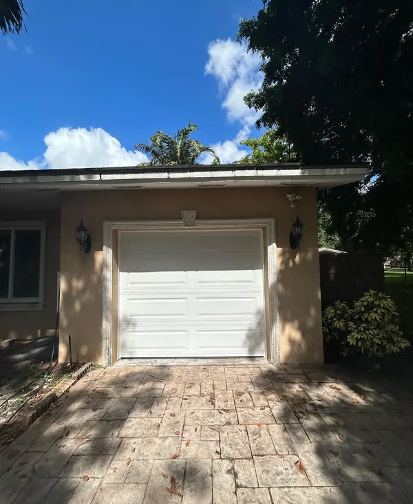 White single garage door on a Mesa Del Mar ranch home